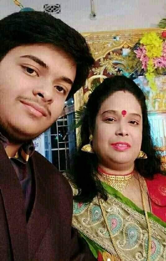 আমার মায়ের সাথে চলছে আমার সেক্স এর আস